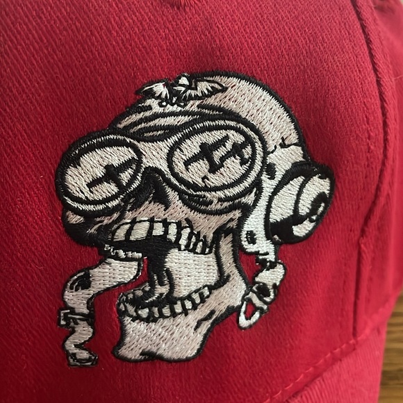 Flex fit adult baseball style hat/cap L-XL-NEW red w/skull embroidered artwork - Picture 5 of 12
